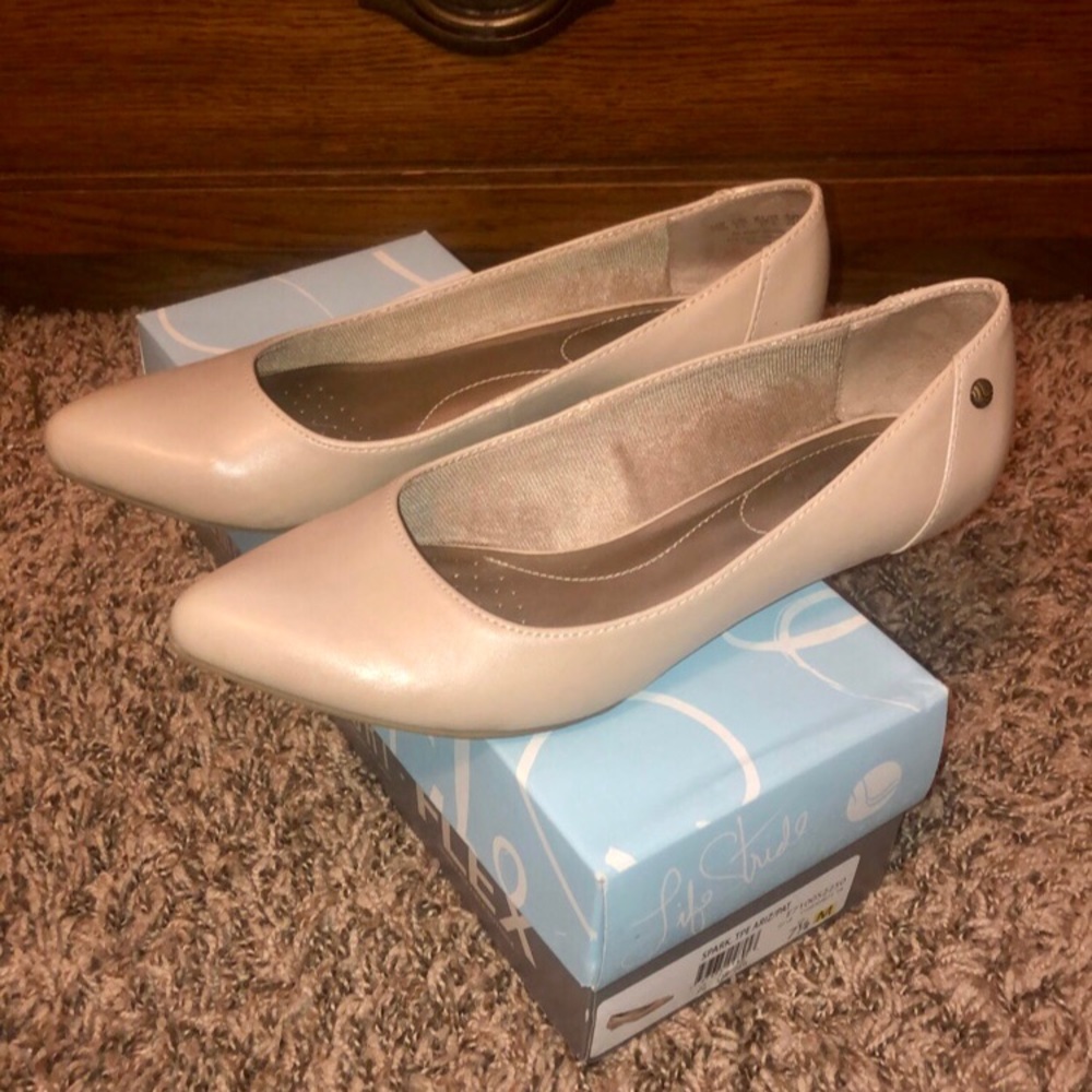 Life Stride Tan Dress Flats